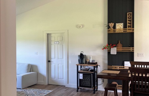 Conway House | The Moultrie - Private Queen Room in Cozy Bungalow with Lake View