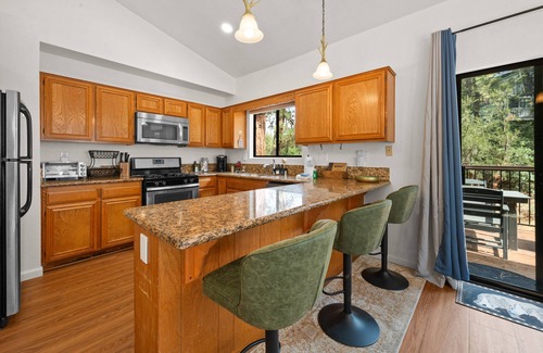 Upper Moonridge Cabin | The Mountain House - Game Room, Arcade Games, Deck, BBQ