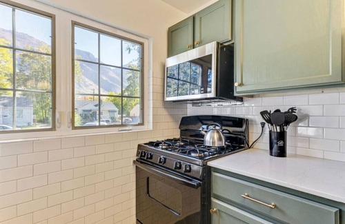 Joaquin House | The Mountainside Cottage | Backyard | BBQ