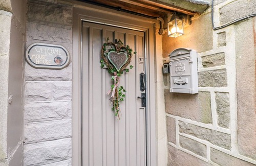 Matlock Cottage | THE MOUSE HOUSE, romantic, with open fire in Winster