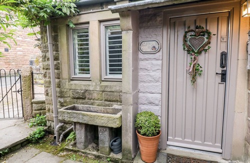 Matlock Cottage | THE MOUSE HOUSE, romantic, with open fire in Winster