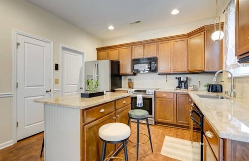 North Charleston House | The Mulberry: huge yard full kitchen 32 minutes to the beach