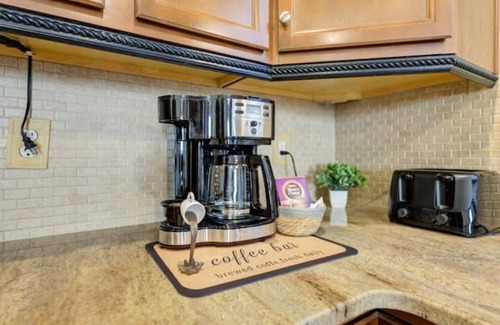 North Charleston House | The Mulberry: huge yard full kitchen 32 minutes to the beach