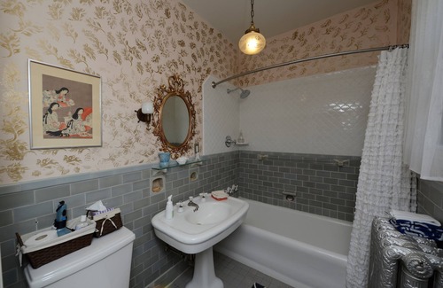 Auburn Bed & Breakfast | The Munroe Inn