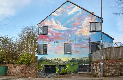 Southville Apartment | The Mural - City Centre - Your Apartment