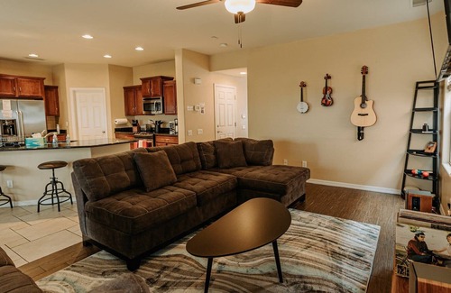 Northgate House | The Musical Getaway | Near Downtown | Fast Wifi