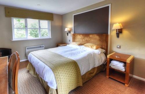 Pottersbury Hotel | The Narrowboat At Weedon