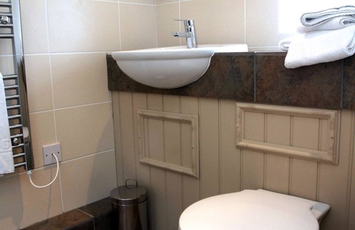 Pottersbury Hotel | The Narrowboat At Weedon