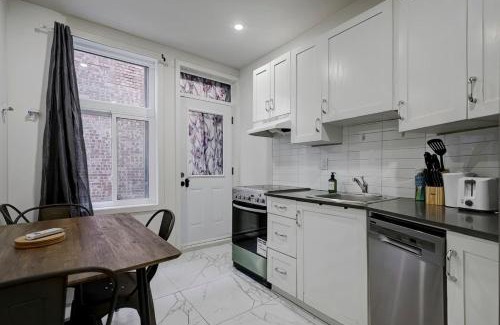 Cote-Des-Neiges—Notre-Dame-De-Grace Apartment | The NDG Nest A Relaxing 3BR Getaway in DT MTL