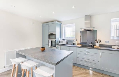 Buxton House | The Neal's, 4 Bedroom House that Sleeps 8 in Buxton