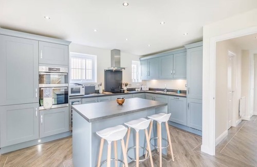 Buxton House | The Neal's, 4 Bedroom House that Sleeps 8 in Buxton