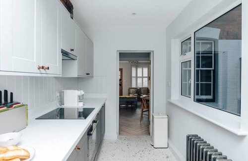 Henley-on-Thames House | The Neptune - From 125 Per Night