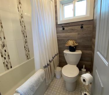 Consecon House | The Nest - Cozy Waterfront on Huycks Bay, PEC