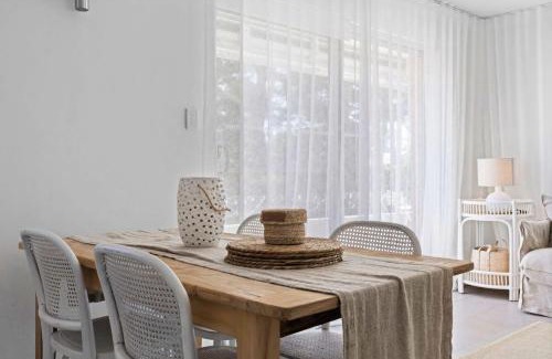Shoal Bay Apartment | The Nest Luxury Apartment 100m to the Beach