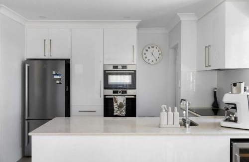 Shoal Bay Apartment | The Nest Luxury Apartment 100m to the Beach