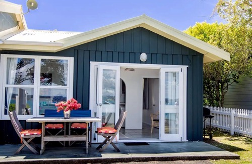 Russell House | The Nest Russell Waterfront Central Cottage