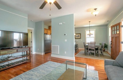 Swannanoa House | The Nest - The Perfect Asheville Getaway; Pet Friendly!, 10 Mins to Downtown