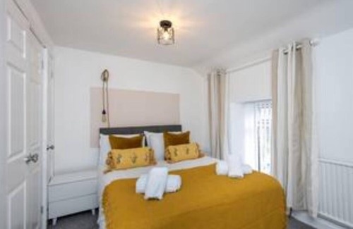 Margam House | The New Lodge - Cottage