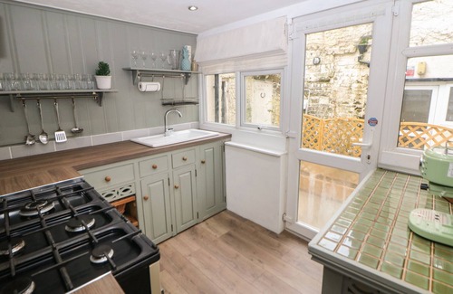 Leek House | THE NOOK, family friendly, character holiday cottage in Leek
