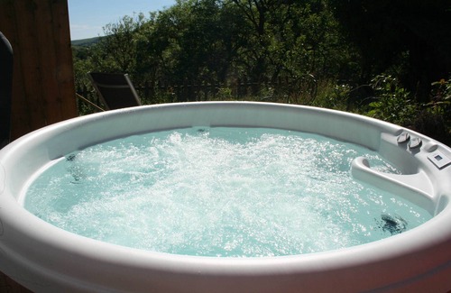 Mawr Cottage | The Nook - Farm Park Stay with Hot Tub, BBQ & Fire Pit