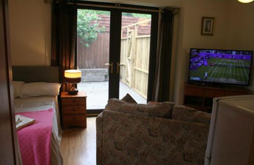 Mawr Apartment | The Nook - Farm Park Stay with Hot Tub & Dome