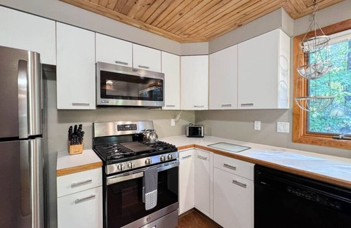 Birch Hill House | The North Woods Escape | 5BDRM, Hot Tub, Game Room