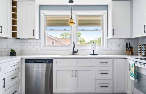 Norwood Park East Apartment | The Norwood Nook – Walkable Stay Near O’Hare & Metra!