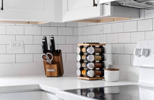 Norwood Park East Apartment | The Norwood Nook – Walkable Stay Near O’Hare & Metra!