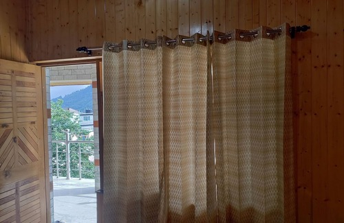 Manali Hotel | The Noth Affair offering stunning Snow Peak Mountain View &