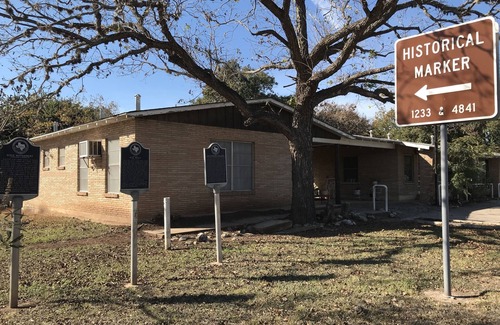 Barksdale Cabin | The Nueces River Retreat - Room #4