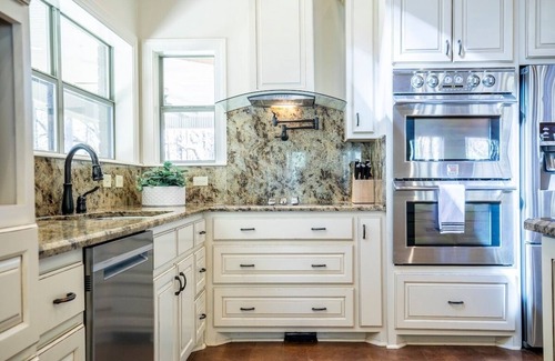 Lafayette County House | The O Stone, Discounted rate for LSU game day!