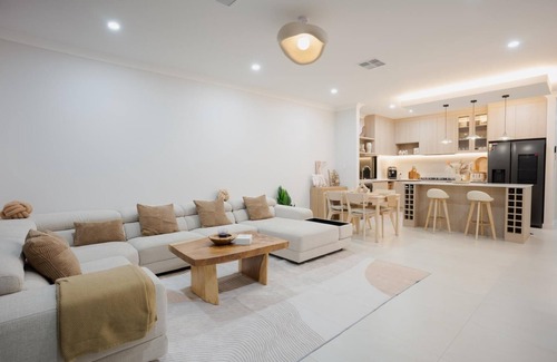 Modbury House | The Oak & Sand House|3BHK| Cosy stay