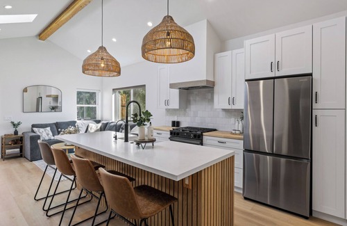 Thousand Oaks House | The Oaks. A Luxury New Build In Thousand Oaks with AC, WiFi, Fire Pit, Fast WIFI