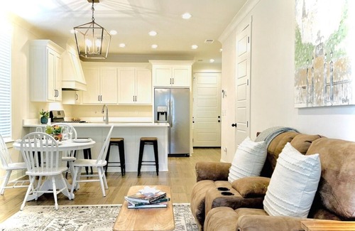 Oxford House | The Oaks, Discounted rate for LSU game day!
