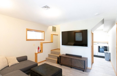 Lyle House | The Oaks - Private Disc Golf Course, Escape to Paradise in The Oaks, Hot Tub, Gorgeous Seclusion