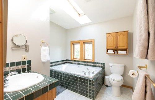 Lyle House | The Oaks