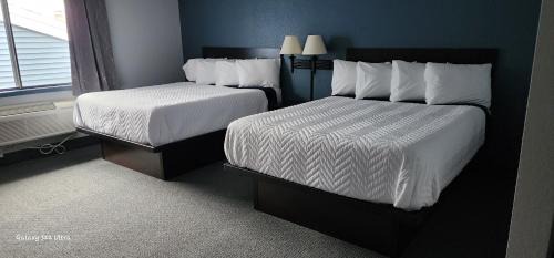 Sheboygan Falls Hotel | The Oasis Hotel & Bar