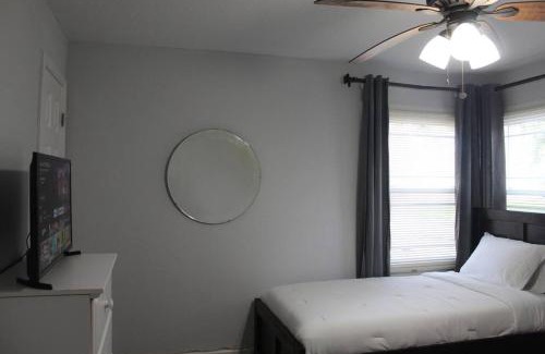 Murray Hill House | ☆The Oasis in Murray Hill☆ -sleeps 8- WiFi- Cozy