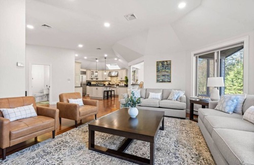 Gilford House | "The Oasis" Pool/Hot tub/Game-Room/Ski/Sleeps 18