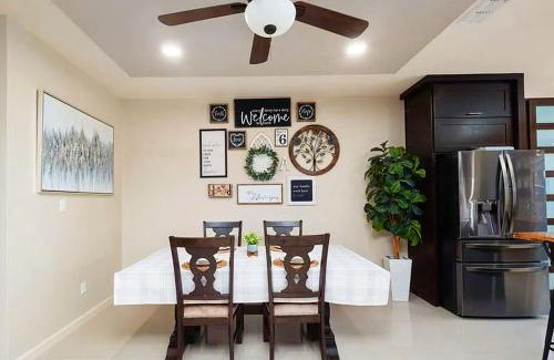 Brownsville House | The Oasis- Sleeps 8 (Brownsville, SPI, SpaceX)