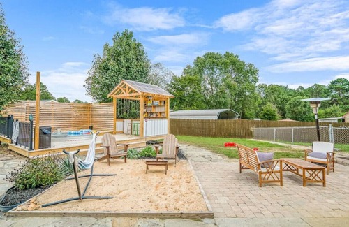 Northeast Raleigh House | The Oasis · The Oasis with Backyard Paradise - King Bed- Pool