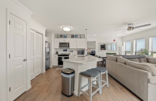 North Myrtle Beach Apartment | The Ocean Bridge C34 - Beautiful Unit Across from Beach