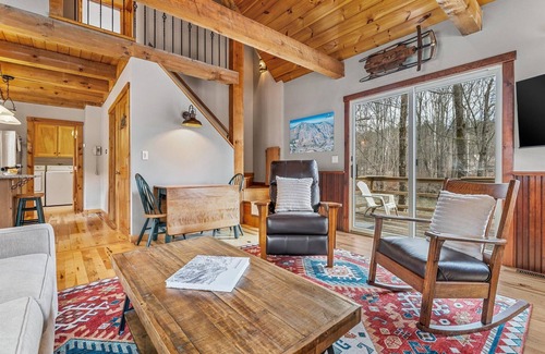 Proctorsville Cabin | The Okemo Cabin, Cozy 3 Bedroom Cabin minutes to Okemo and VAST Trail System