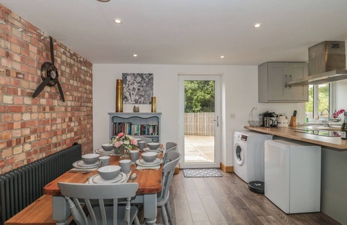 Middlezoy Cottage | The Old Ambulance House