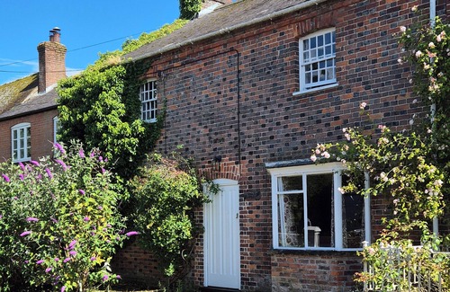 Avebury Cottage | THE OLD BAKEHOUSE, pet friendly, character holiday cottage in Avebury