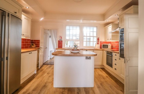 Mevagissey Cottage | THE OLD BANK HOUSE, pet friendly, with open fire in Mevagissey