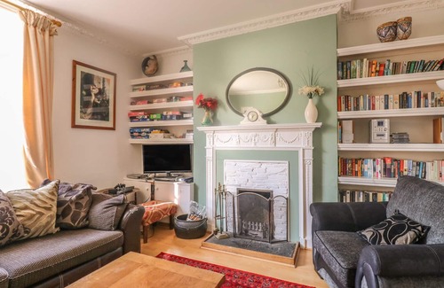 Mevagissey Cottage | THE OLD BANK HOUSE, pet friendly, with open fire in Mevagissey