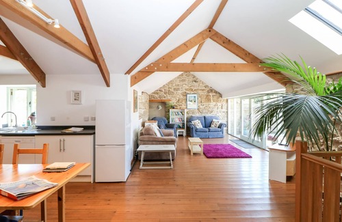 Penzance Cottage | THE OLD BARN, family friendly, with a garden in Penzance