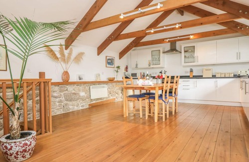 Penzance Cottage | THE OLD BARN, family friendly, with a garden in Penzance