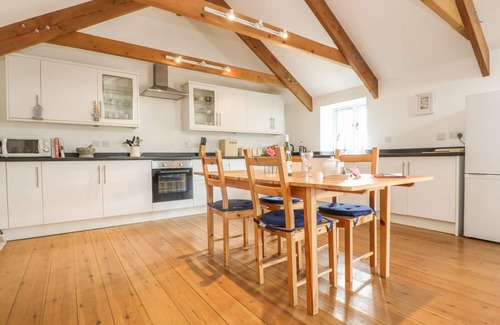 Penzance Cottage | THE OLD BARN, family friendly, with a garden in Penzance